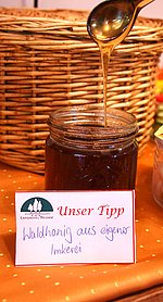 Frischer Honig aus eigener Imkerei auf dem Frühstücksbuffet im Landhotel Neuhof